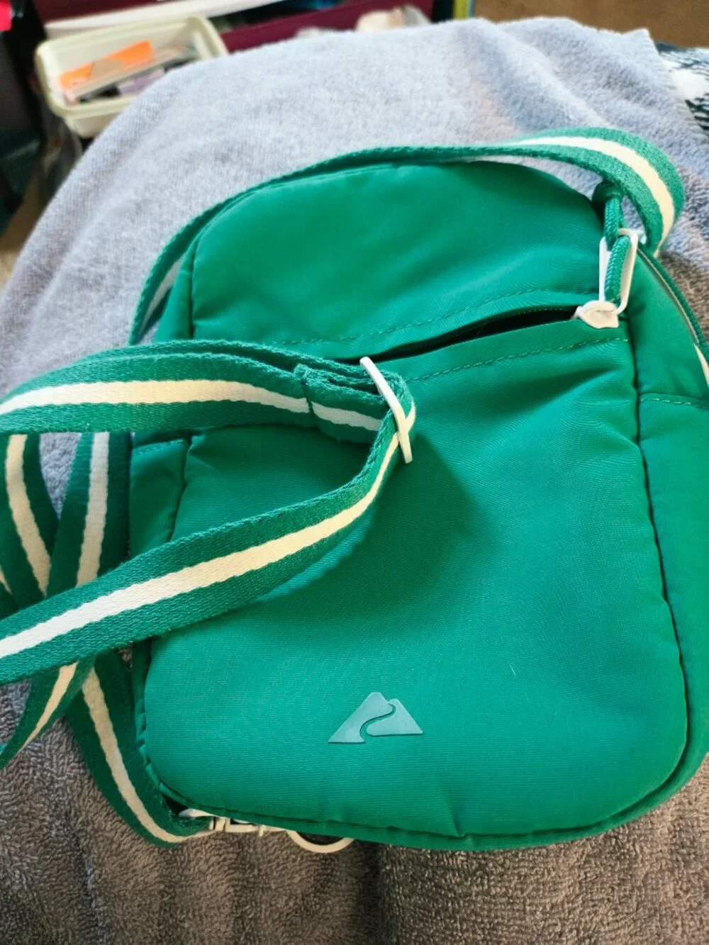 Ozark Trail Crossbody Bag/sporty/Emerald Green/White/good condition 6x9